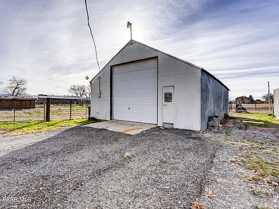 2nd image of 675 W Road 1 N