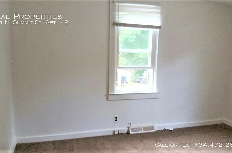 214 N Summit St #2 — Photo 9