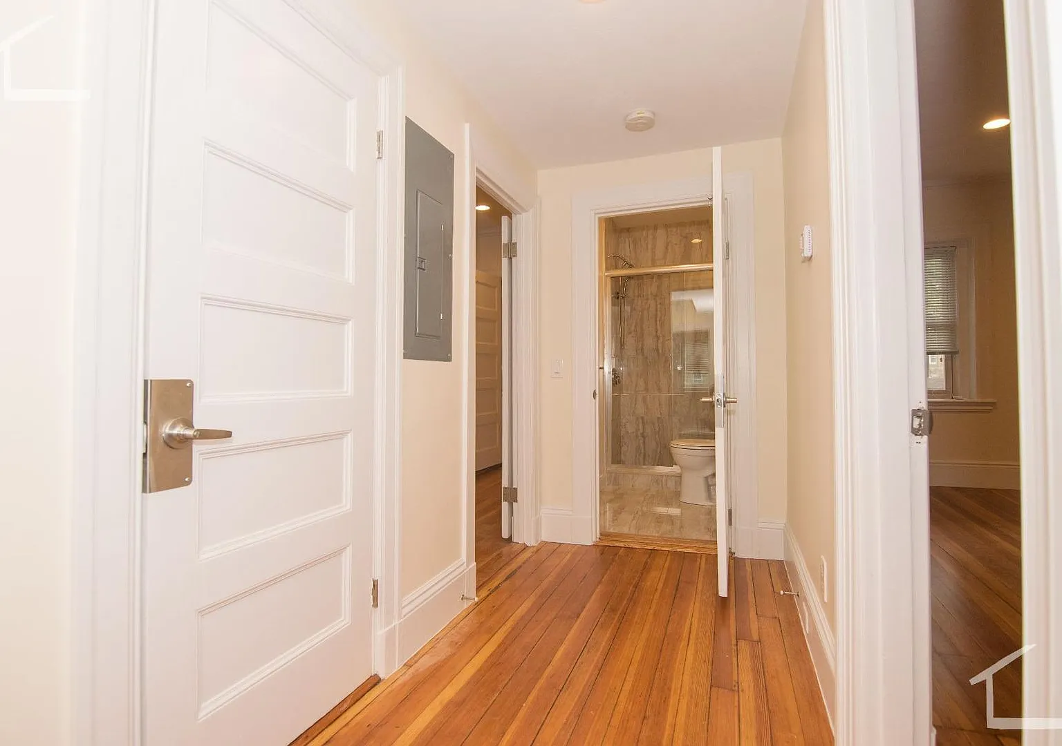 Luxurious 3 bed in Brookline available 9/1/26 — Photo 3
