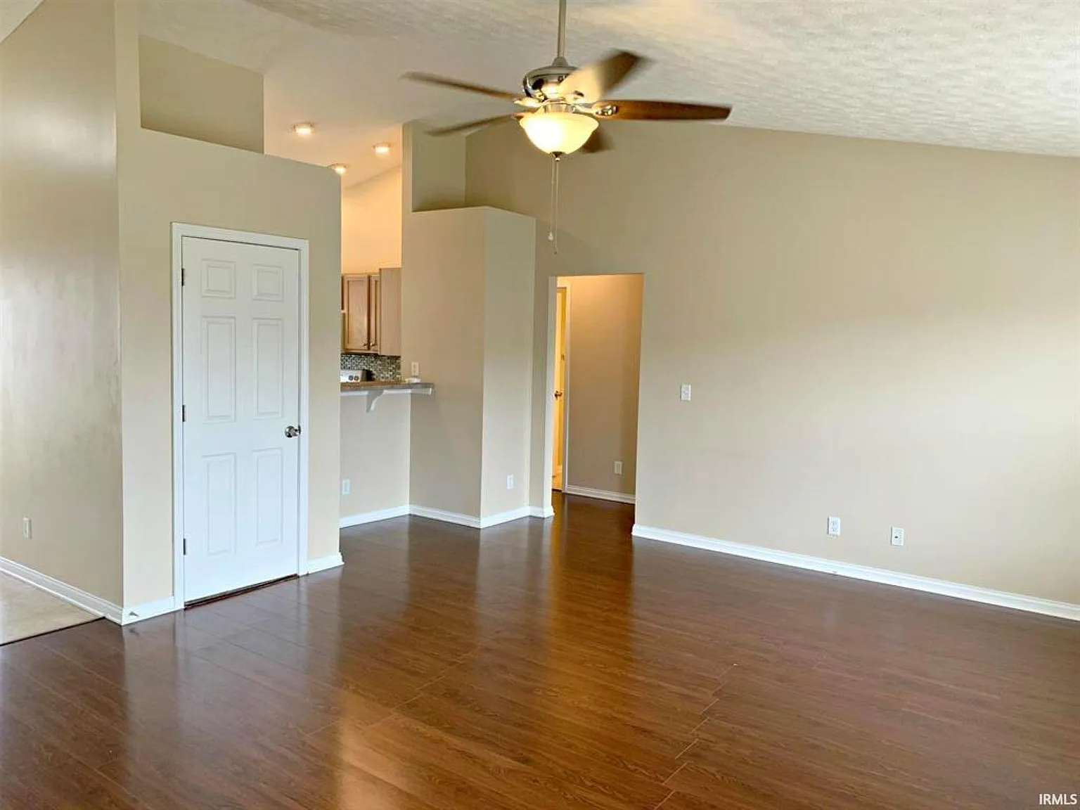 3 bed, 2.0 bath, 1284 sqft, $1,895 — Photo 3