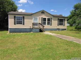 107 Karnes St, Kenedy, TX 78119