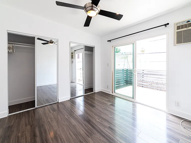 319 N Heliotrope Dr #2 — Photo 12