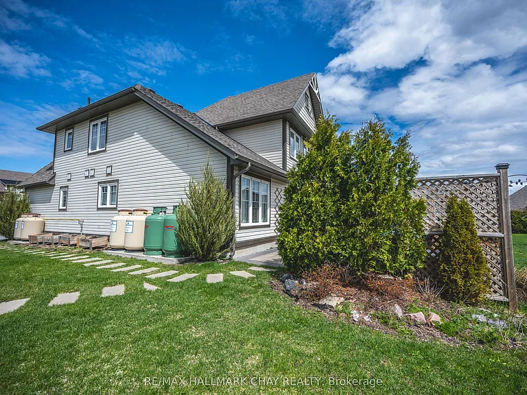 41 Masters Cres — Photo 25