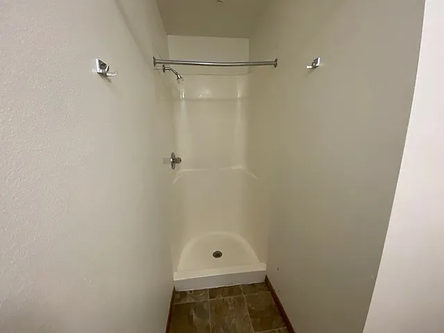 4 bed, 1.5 bath, 900 sqft, $1,300 — Photo 4