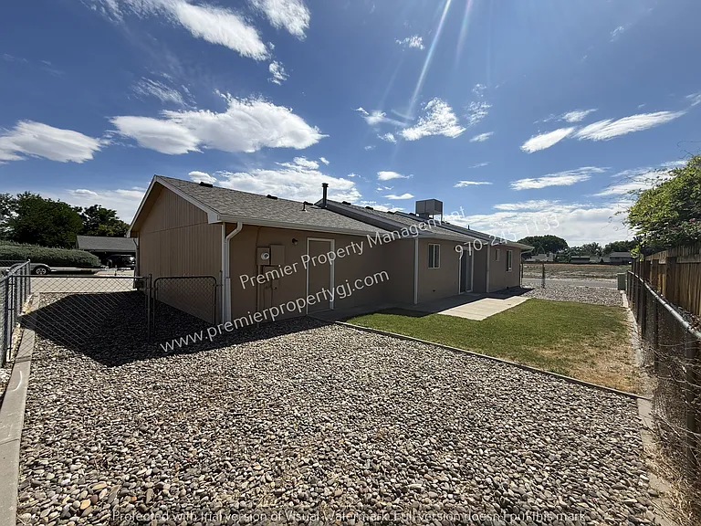 612 Round Table Rd — Photo 4