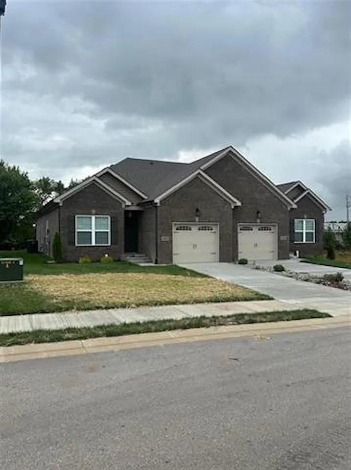 3 bed, 1360 sqft, $1,650 — Photo 1