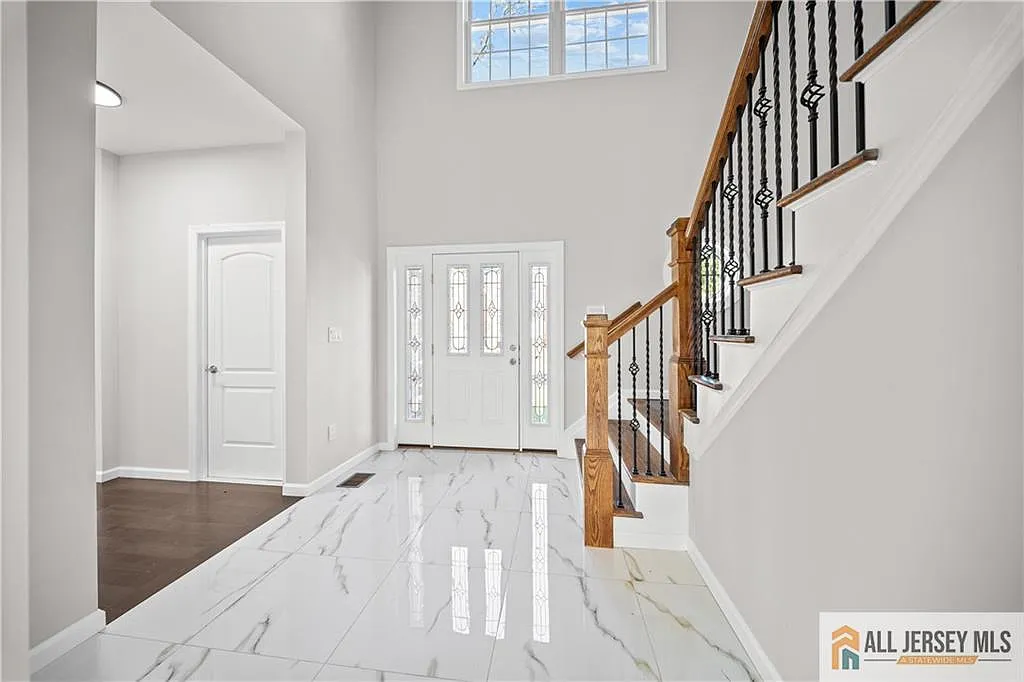 4 bed, 4.5 bath, 3181 sqft, $5,800 — Photo 4