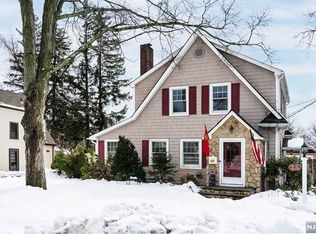 25 Prospect Ave, Pompton Plains, NJ 07444
