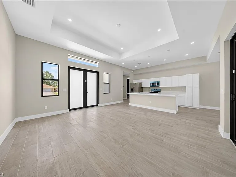 821 Moore Ave — Photo 10