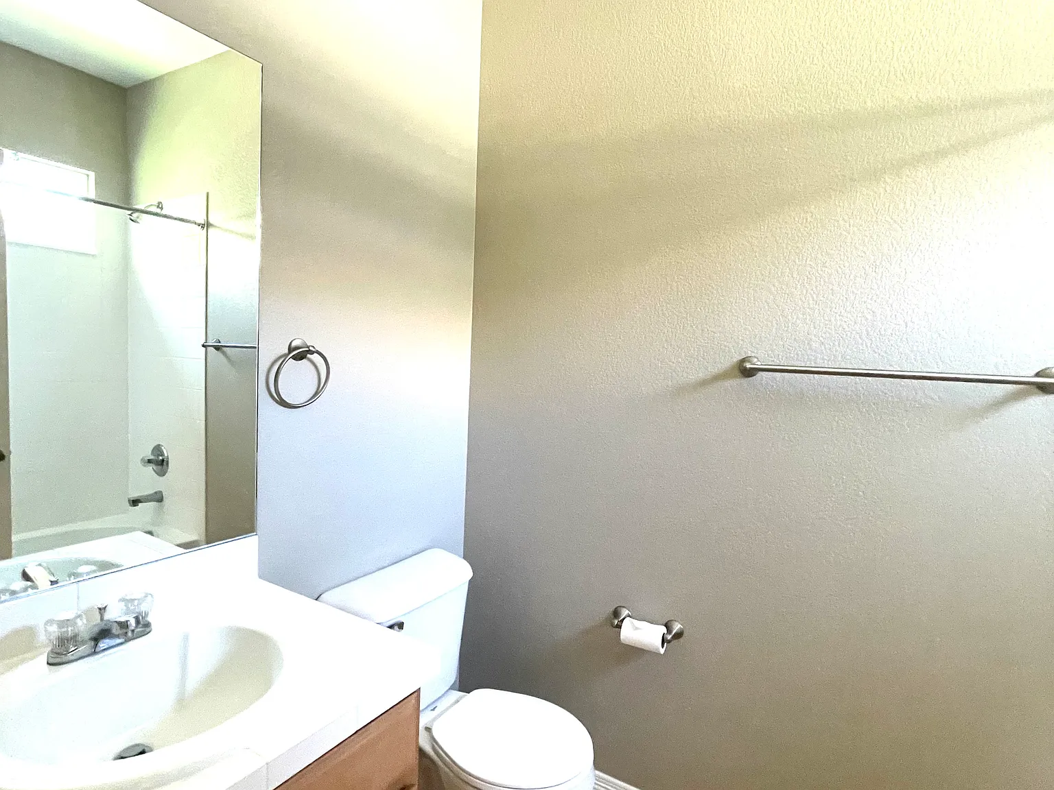 3 bed, 3208 sqft, $3,600 — Photo 4