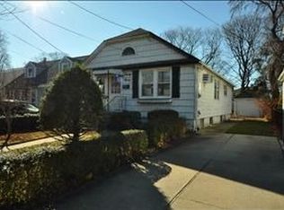 2090 Bergen St, Bellmore, NY 11710