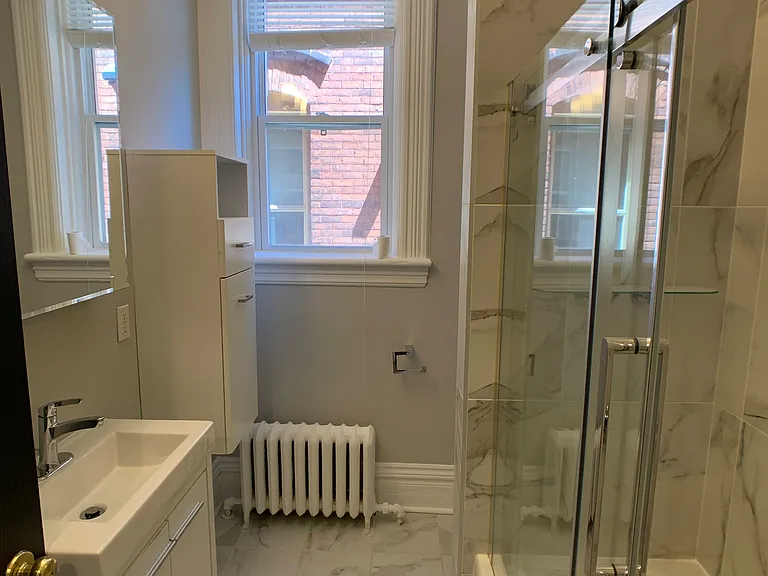 548 Maclaren St #1 — Photo 10