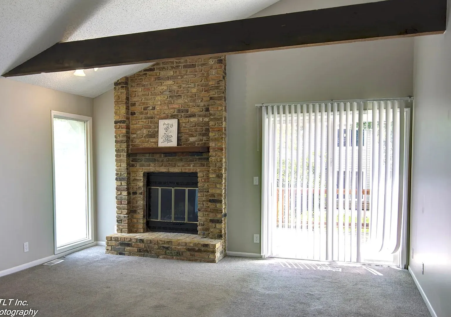 Maintenance-free living! — Photo 2