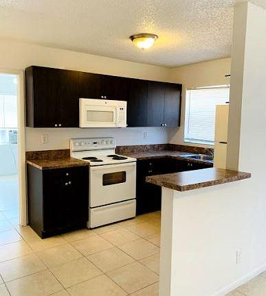 4th image of 805 SE 19th St #1