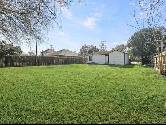 3rd image of 8137 Wetherby Ln