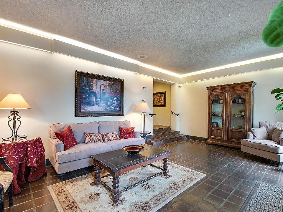 1st image of 400 S Mentor Ave