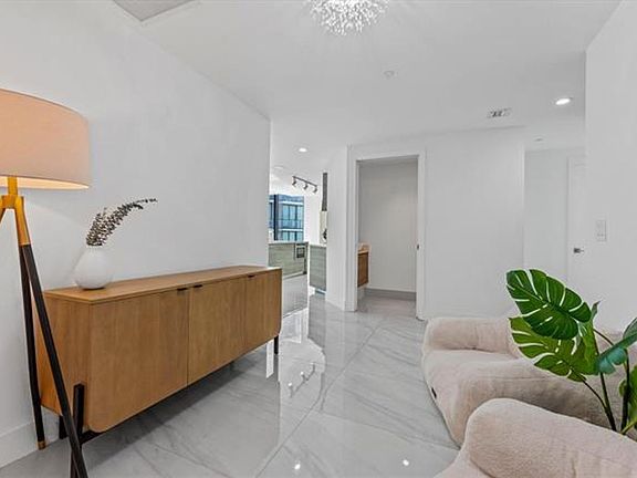 3rd image of 650 NE 32nd St #4501