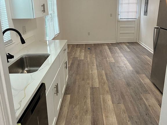2nd image of 116 Holland Cir
