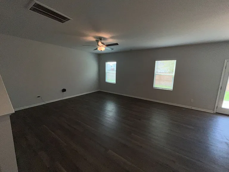 503 Sandy Hollow Dr — Photo 3