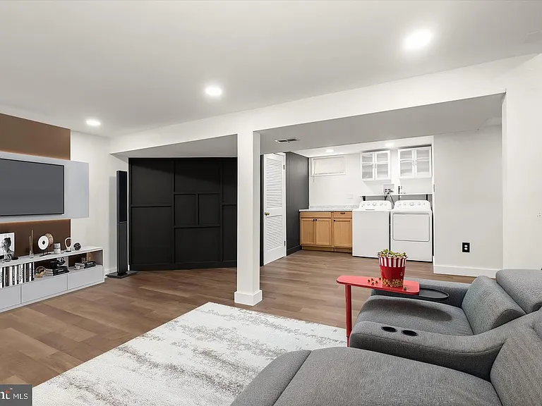 517 Winters Ln — Photo 4