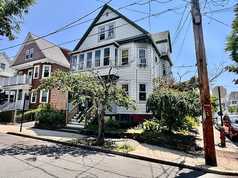 88 Yorktown St — Photo 16