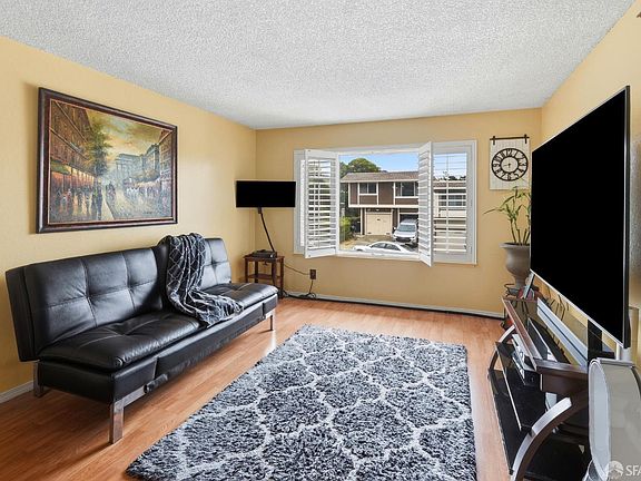 4th image of 2467 Rowntree Way #203B
