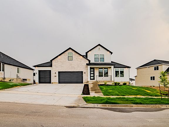 3rd image of 1048 W Chokecherry St
