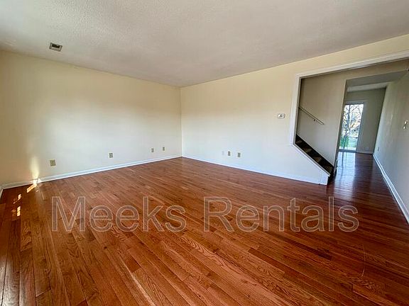 2nd image of 1002 Fairway Gardens Dr