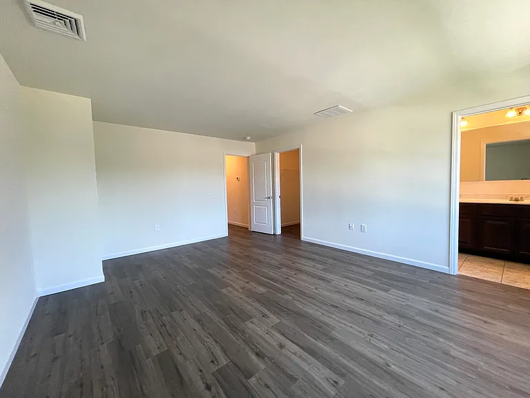18 Goshen Rd — Photo 10
