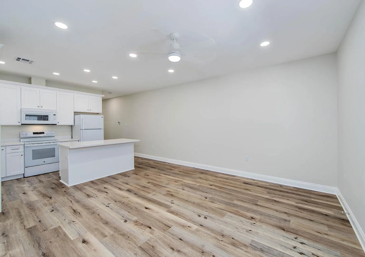 619 Magnolia Street - 619 B Magnolia — Photo 2