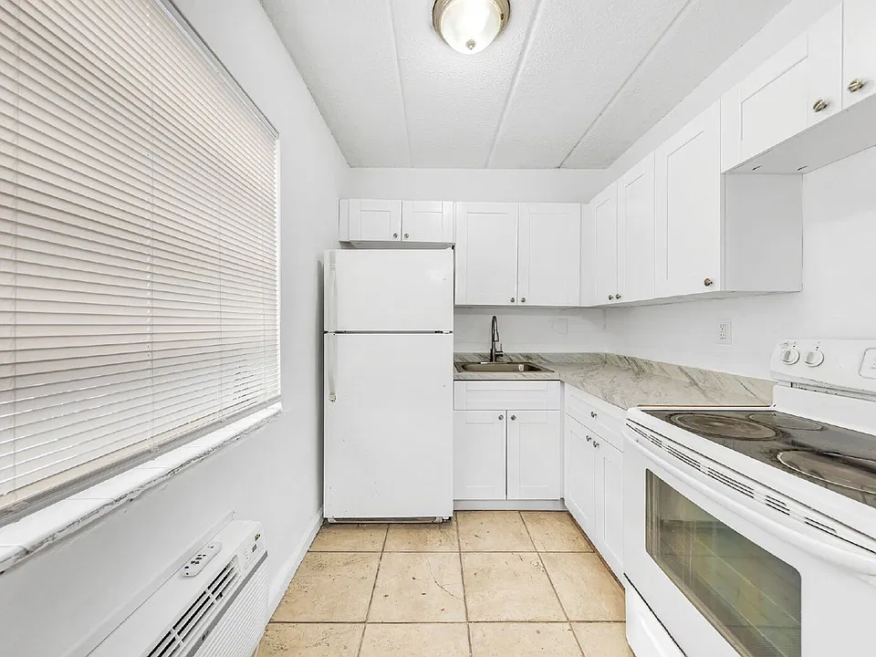 447 NE 125th St