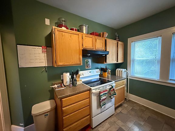 3rd image of 614 5th St NE #1