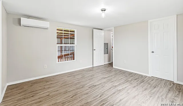16345 FM 463 — Photo 14
