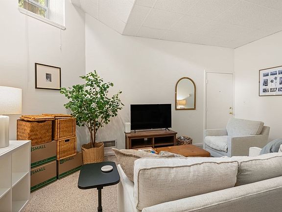 4th image of 60 Marshal St APT 4
