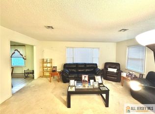432 N Redding Ln, Monroe Township, NJ 08831