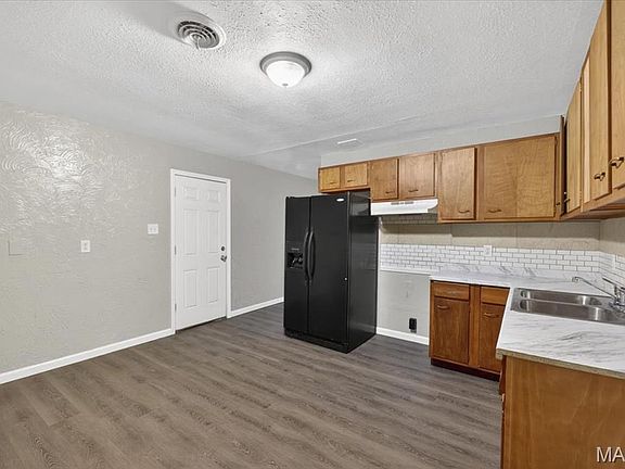5th image of 36 Saint Gregory Dr