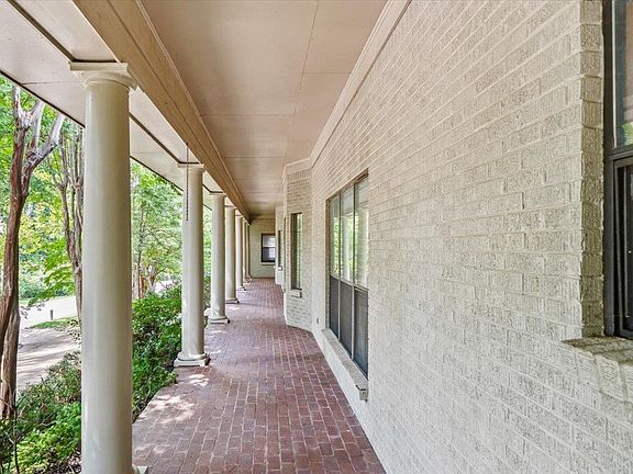3rd image of 680 Sweetbrier Rd