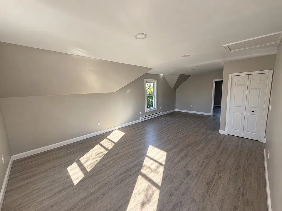 39 Kindergarten St #3