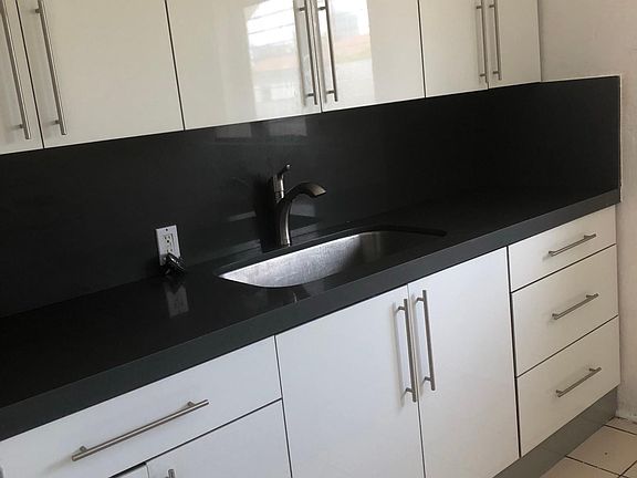 3rd image of 985 Bay Dr #8