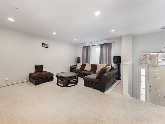 2nd image of 2822 Shelly Ln #2822