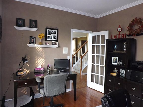 4th image of 32 Bayberry Dr