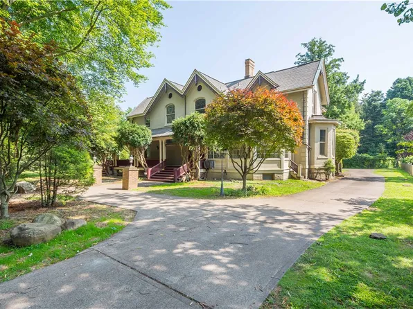618 Maple Ln, Edgeworth, PA 15143