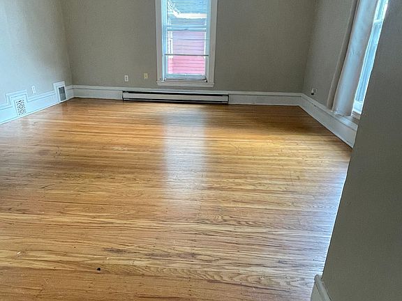 2nd image of 805 7th St SE Unit 2