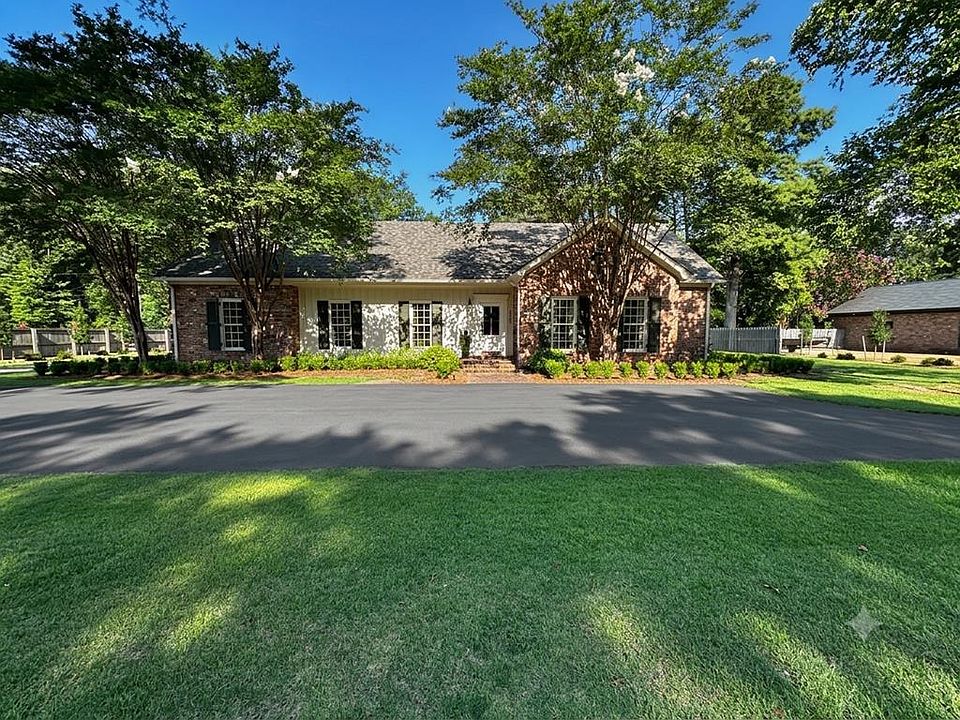 1st image of 525 Robinson Dr