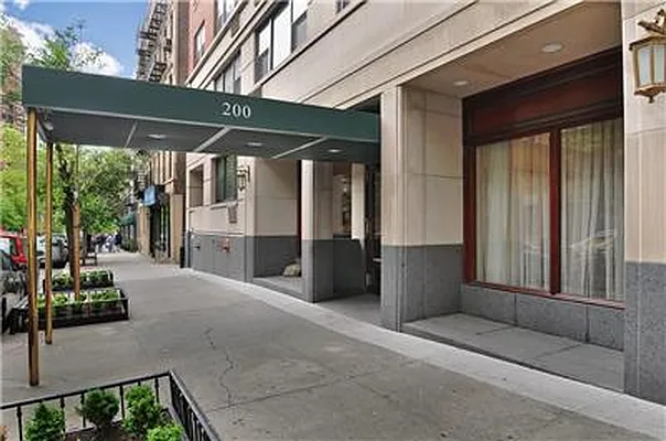 Sold by R New York | media 4