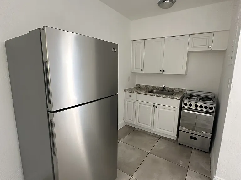 916 NW 3rd Ave — Photo 6