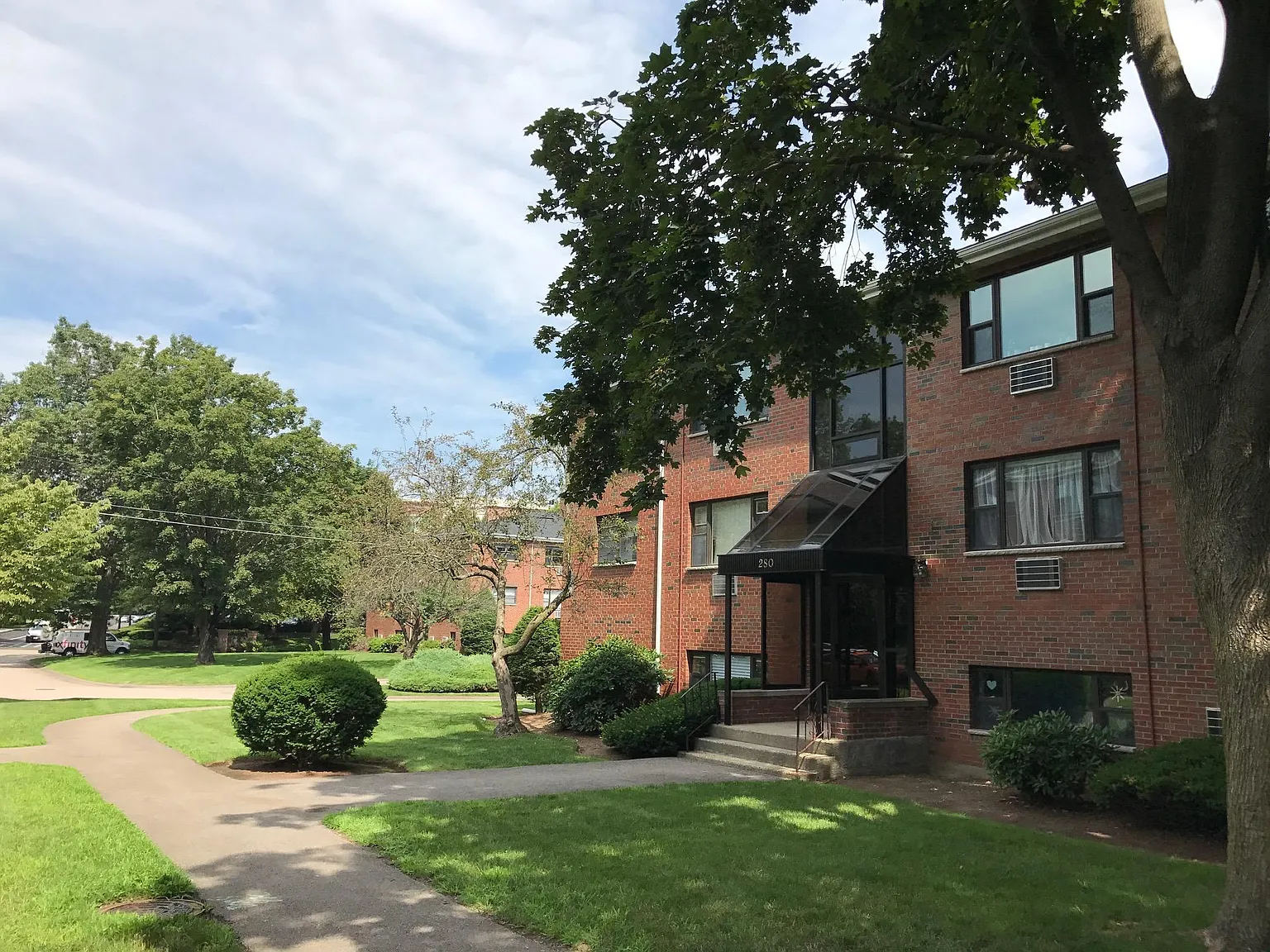 2 bed, 900 sqft, $2,700 — Photo 2