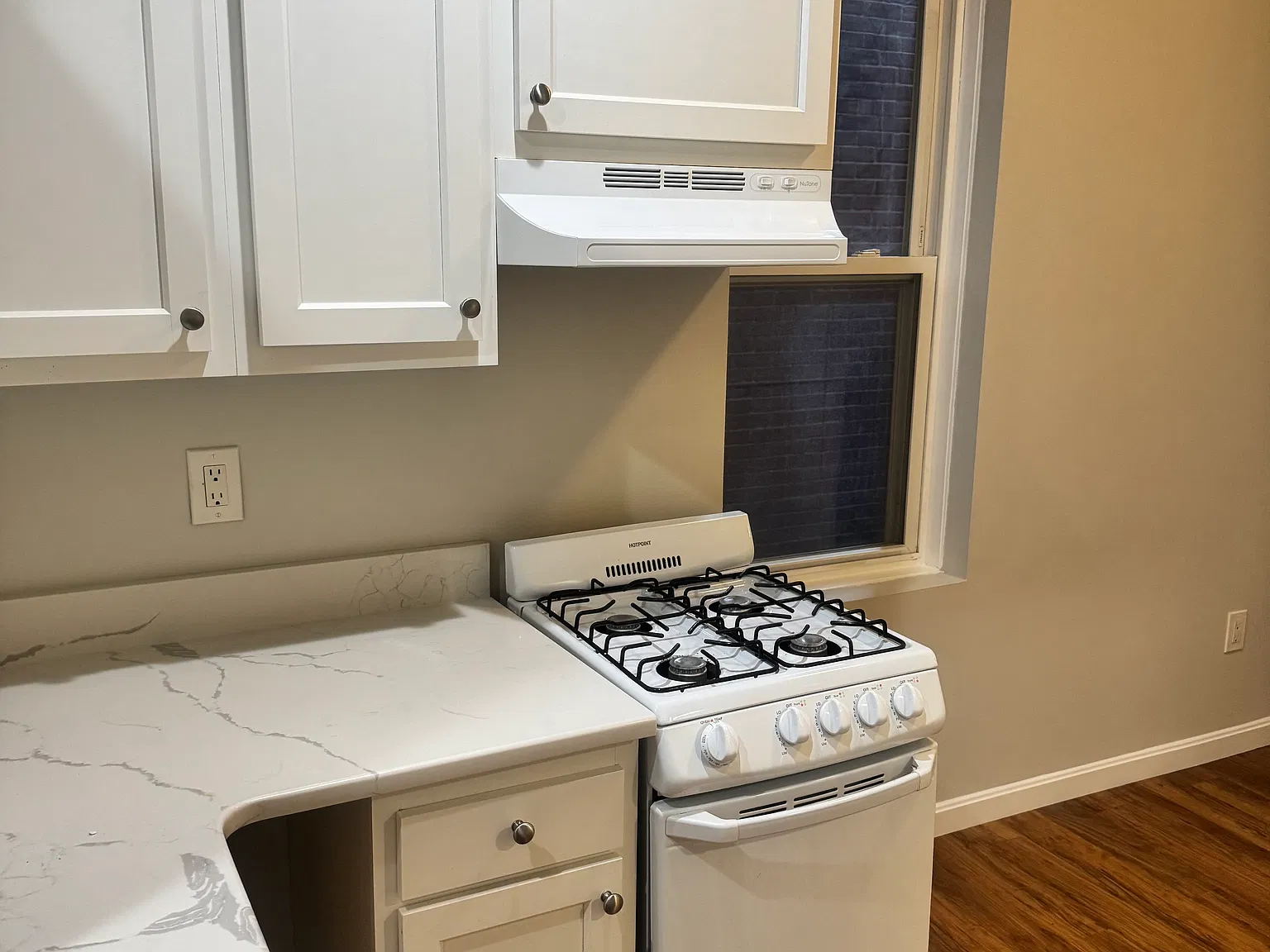 2 bed, 1.0 bath, $3,490 — Photo 3