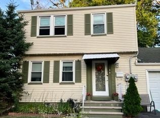 22 Cypress St, Carteret, NJ