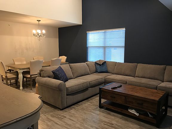 Living room/dining room